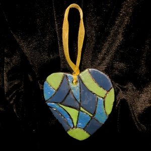 Coeur céramique à suspendre, vert et deux bleus