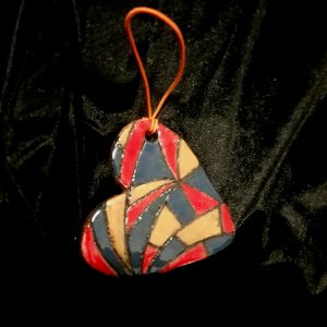 Coeur céramique à suspendre jaune, rouge et noir